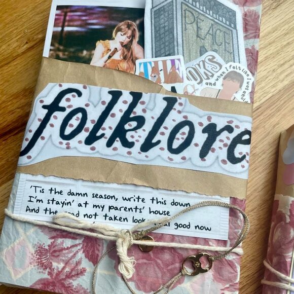 Taylor Swift-Inspired Blind Date With a Book – Choose Your Favorite Era - Picture 3 of 5